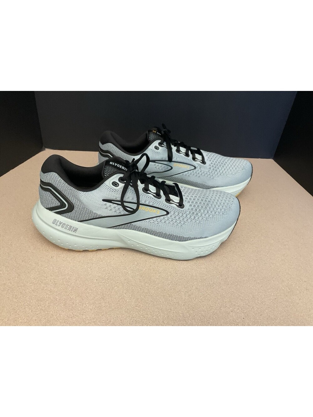 Mens Brooks Glycerin 21 Cloud/Black/Gold Running Shoes. Size 11.5D. Nice Shoes!